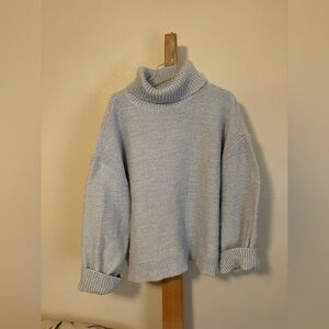 Cozy Women's Turtleneck Sweater - Light blue
